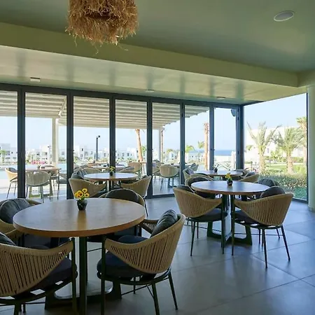 One Br With A Terrace And Huge Pool * Agios Amvrosios (Kyrenia)