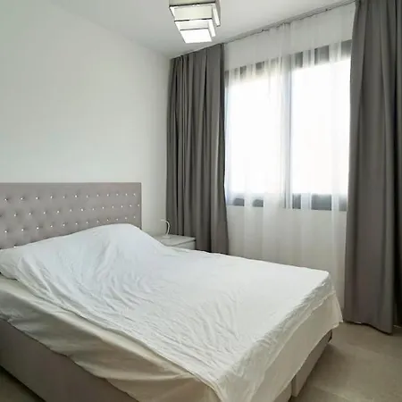 One Br With A Terrace And Huge Pool * Agios Amvrosios (Kyrenia)