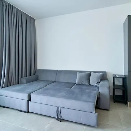 One Br With A Terrace And Huge Pool Apartman *