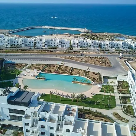 One Br With A Terrace And Huge Pool *