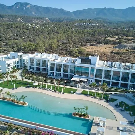 One Br With A Terrace And Huge Pool *