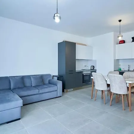 One Br With A Terrace And Huge Pool Apartman